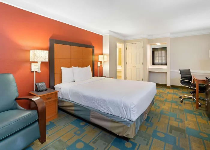 La Quinta By Wyndham Phoenix Sky Harbor Airport Hotel 3*